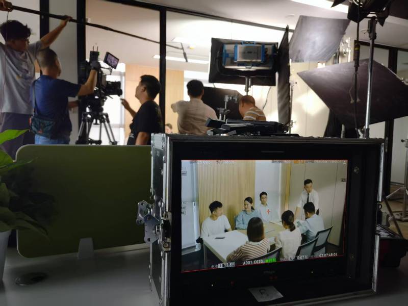 白玉县TVC拍摄公司：科技产品视觉化大师，诠释未来感与功能美学