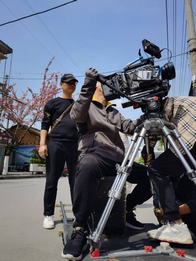 白玉县广告片拍摄：快消品牌爆款之选，网感内容适配社媒传播！